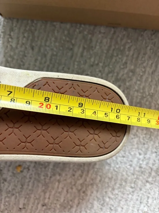 Ugg - Picture 3 of 6